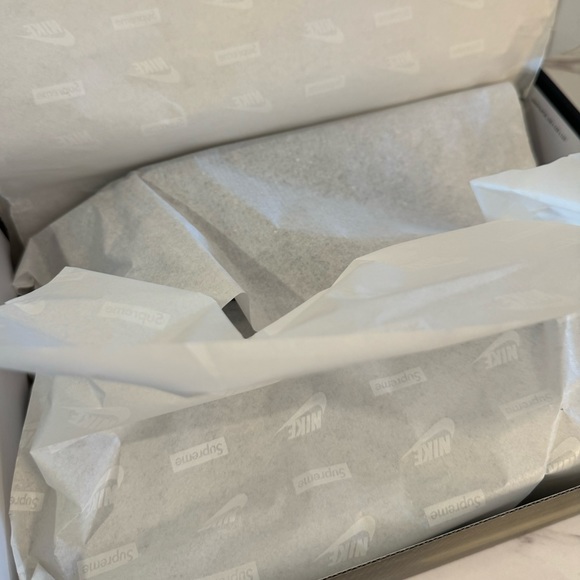 Supreme x Nike Air Force 1 Low - Picture 10 of 12